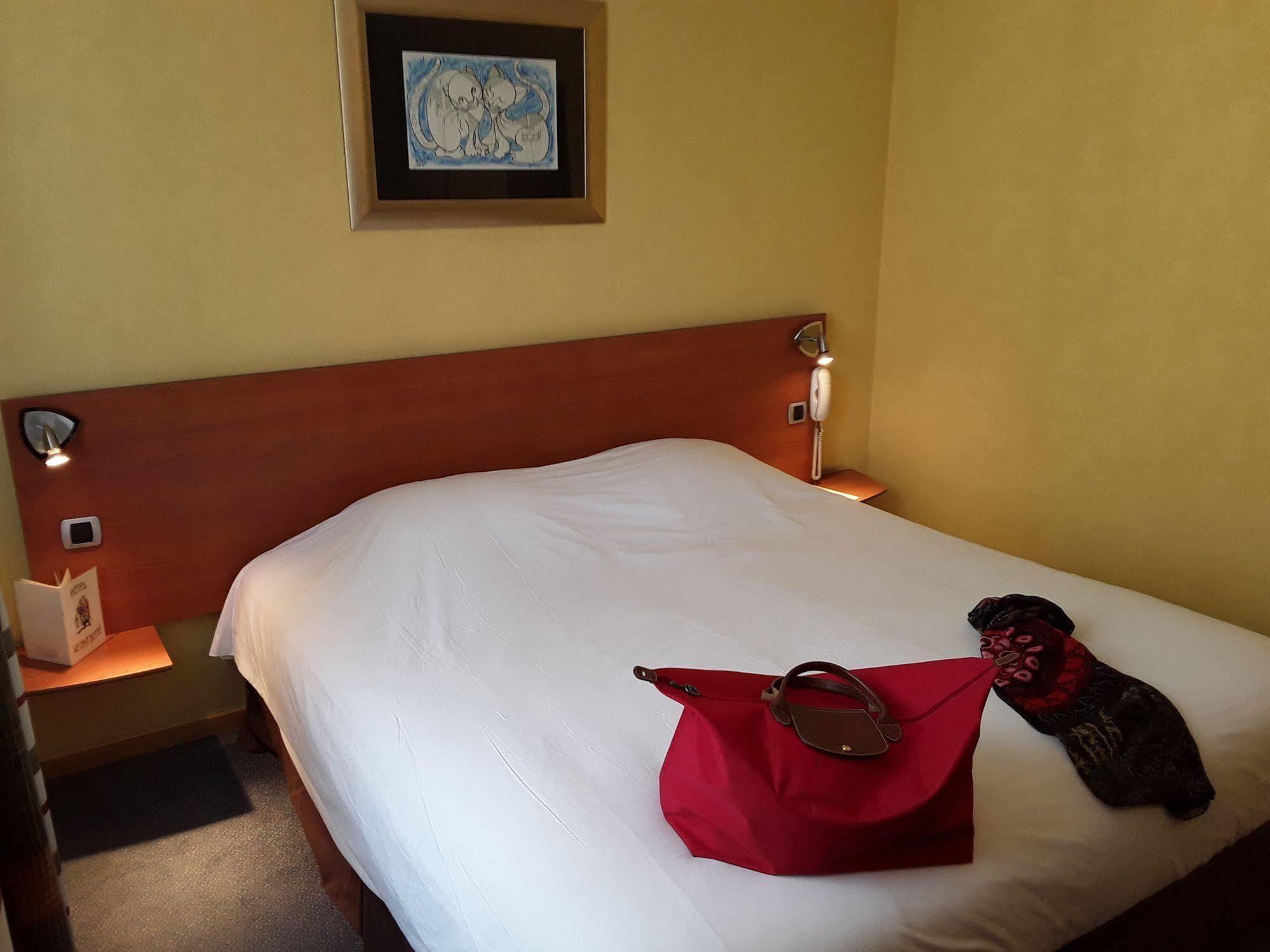 In Situ Hotel Valenciennes Bagian luar foto
