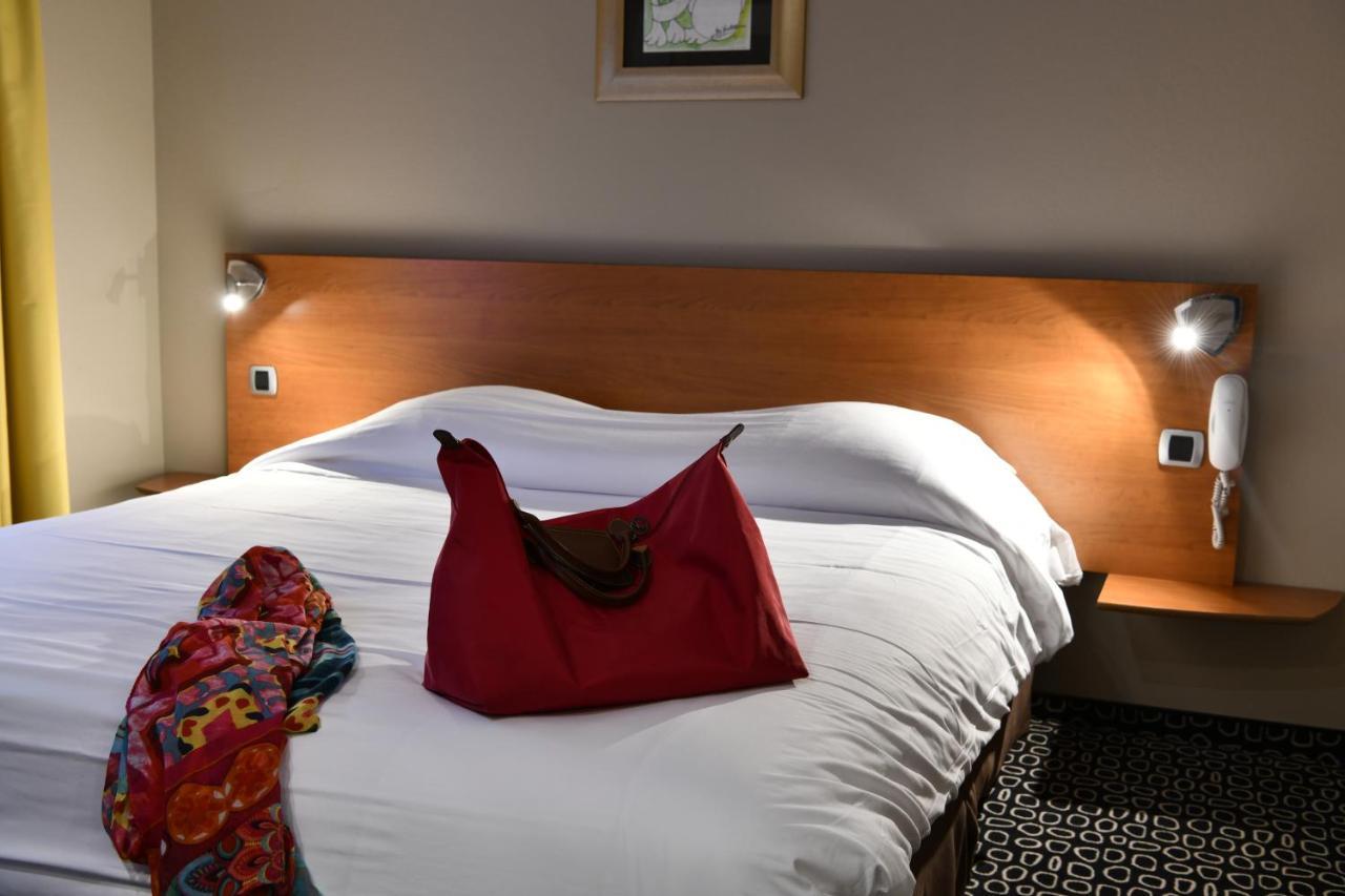 In Situ Hotel Valenciennes Bagian luar foto