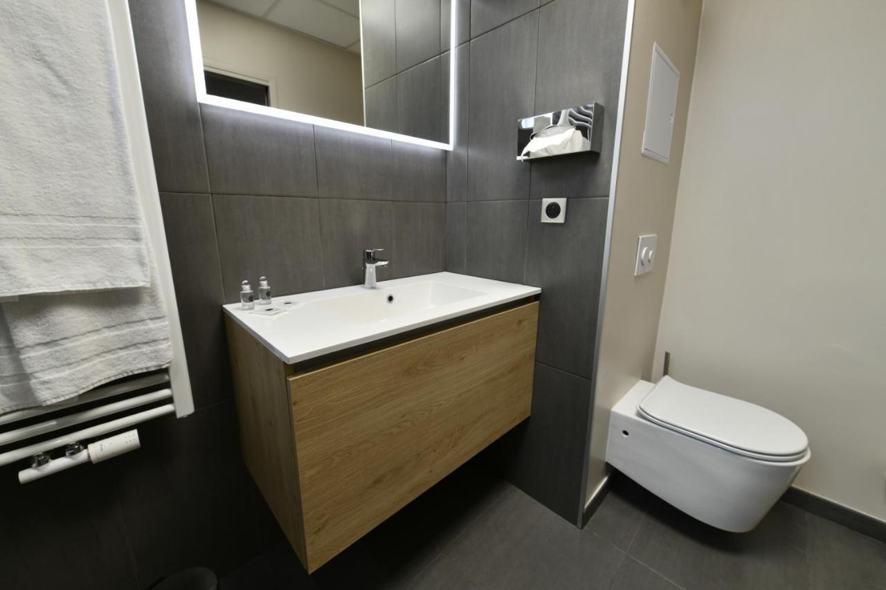 In Situ Hotel Valenciennes Bagian luar foto